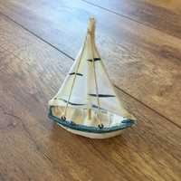 НОВА колекционерска фигурка / фигура  макет на рибарска лодка от резин