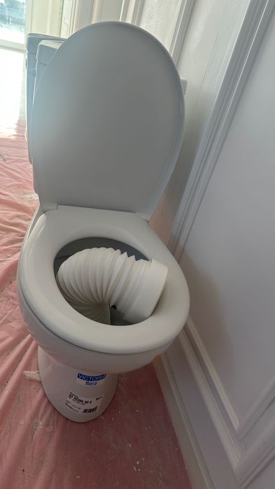 Vas wc cu rezervor + mecanism + capac, set Roca Victoria A34S395000