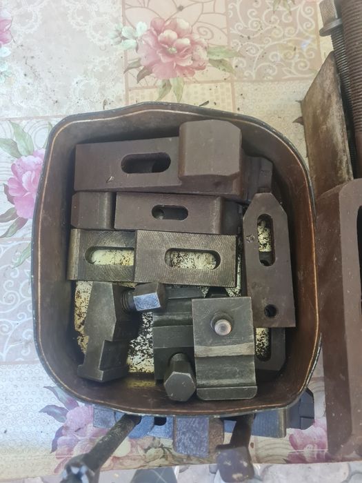 Șuruburi menghina bride