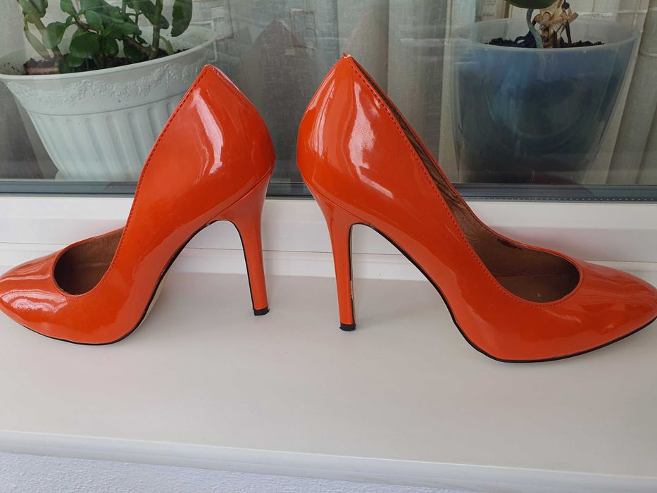 Pantofi stiletto din piele naturală lăcuită