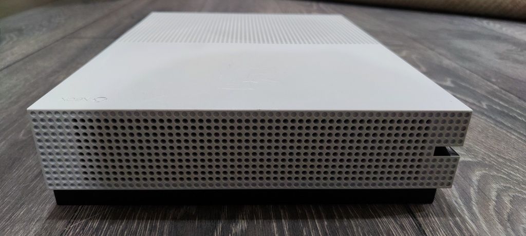 Xbox one S.  1 ТБ. Памяти