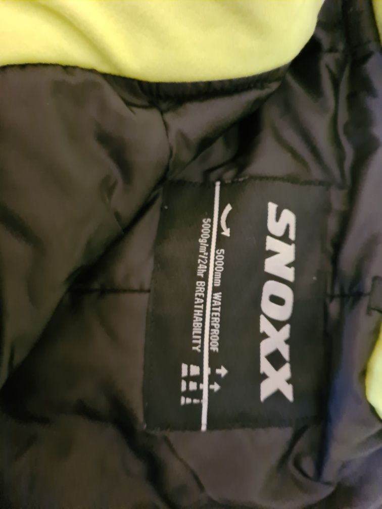 Vând costum schi SNOXX