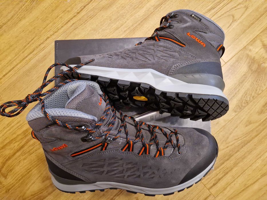 Lowa Goretex waterproof, Made in Germany, masuri 44-45