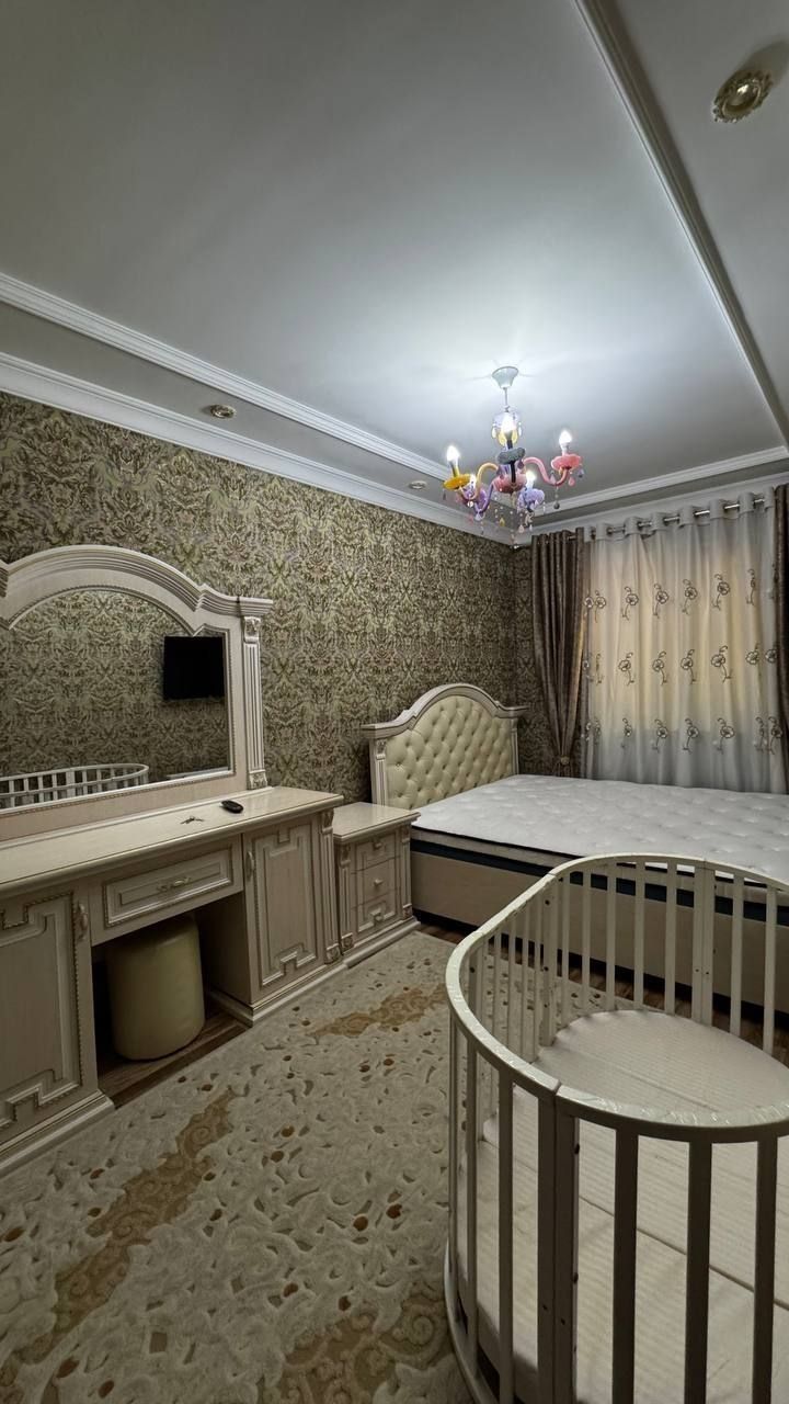 Срочно продается 4х ком квартира, ориентир: улица Садыка Азимова, 1 м²