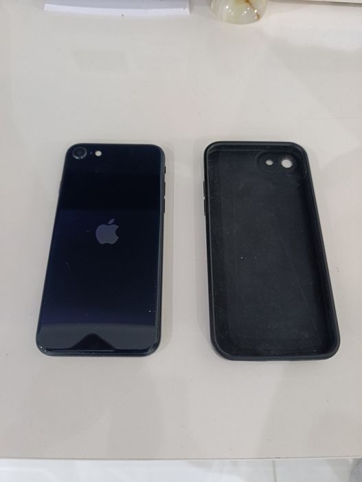 iPhone SE 2020, 64GB
Телефонът е в отлично състояние – работи безупр