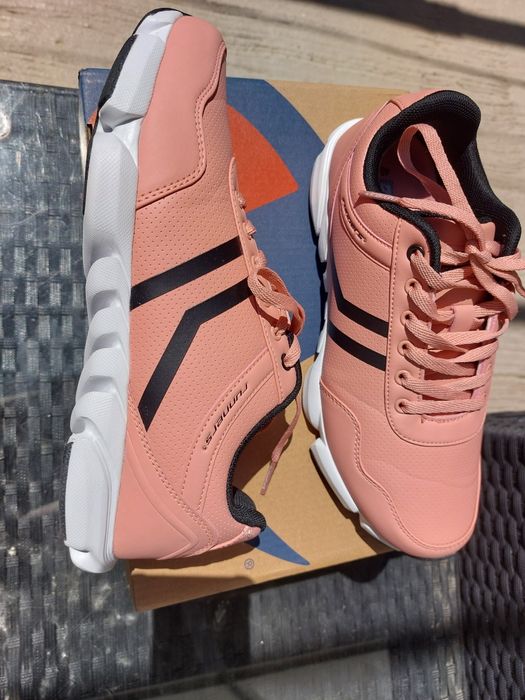 Adidași marimea 40
