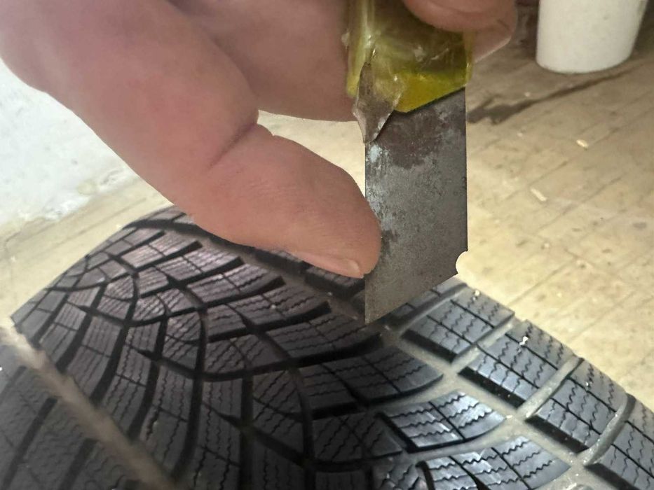 зимни гуми 255/50R20 карани 2 месеца