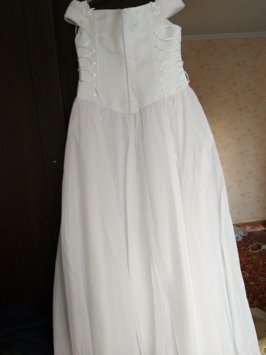 Свадебное платье новое 44-46