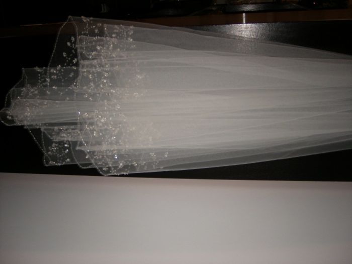 Сватбена рокля и Воал-оригинални от колекцията на Demetrios