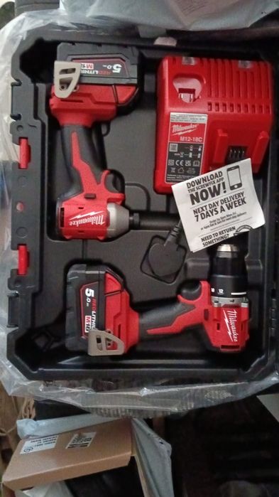 Vând trusa nouaMilwaukee M18 FPP2A-502 Impact și filetantă