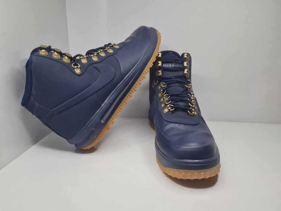 Обувки Nike AF1 Duckboot

Носени няколко пъти. Като нови.

Размер 42.5