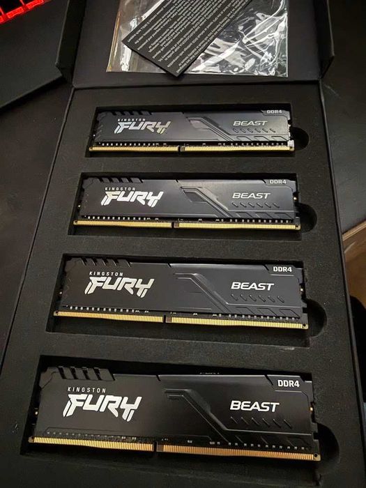 16 ГБ DDR4 оперативная память для ПК, с охлаждающими радиаторами.