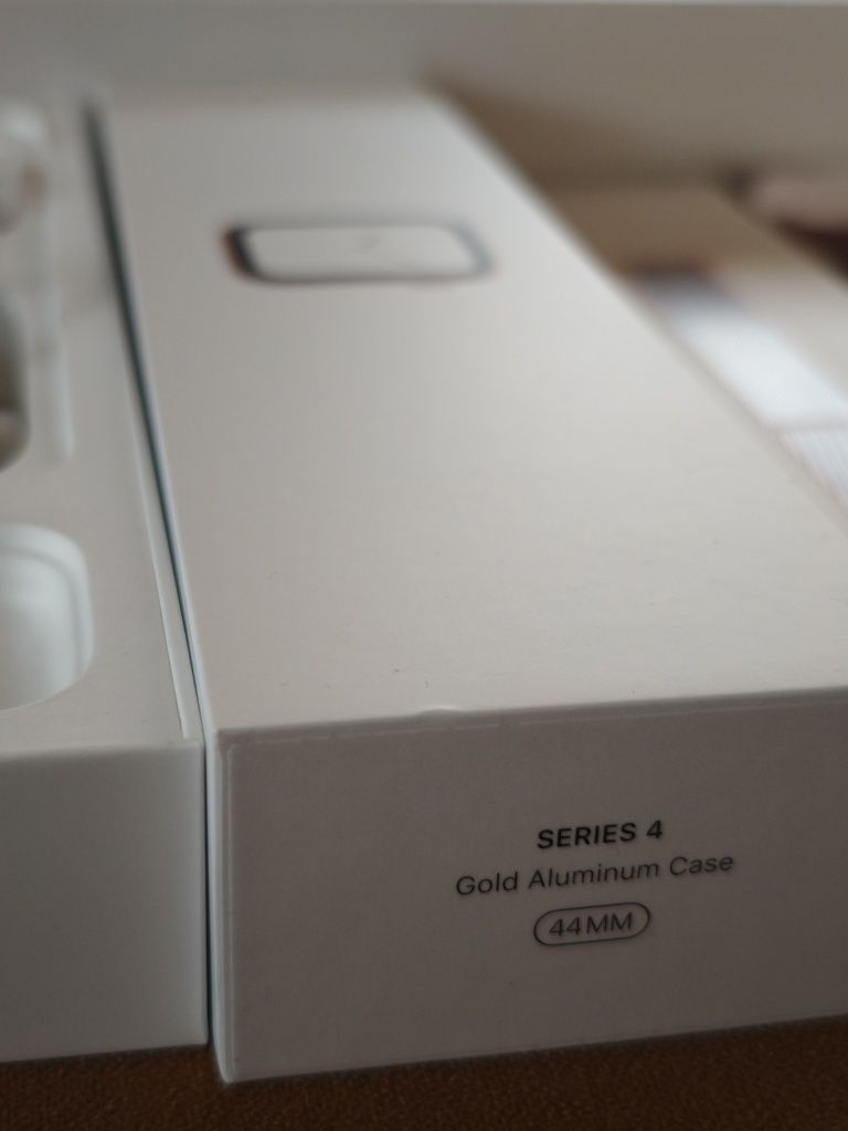 Apple watch Series 4 Gold aluminium Pink Sand