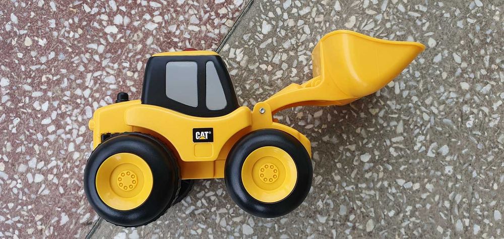 Buldoexcavator CAT cu telecomanda pentru copii, nefolosit