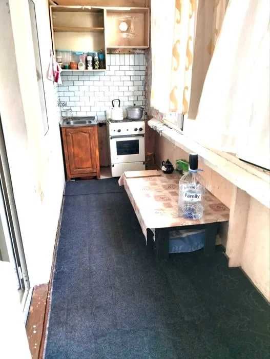 Продаётся квартира Юнусабад4 2 ком отличное локация без ремонт