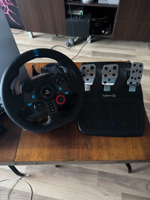 Волан Logitech G29 + педали, като нов!