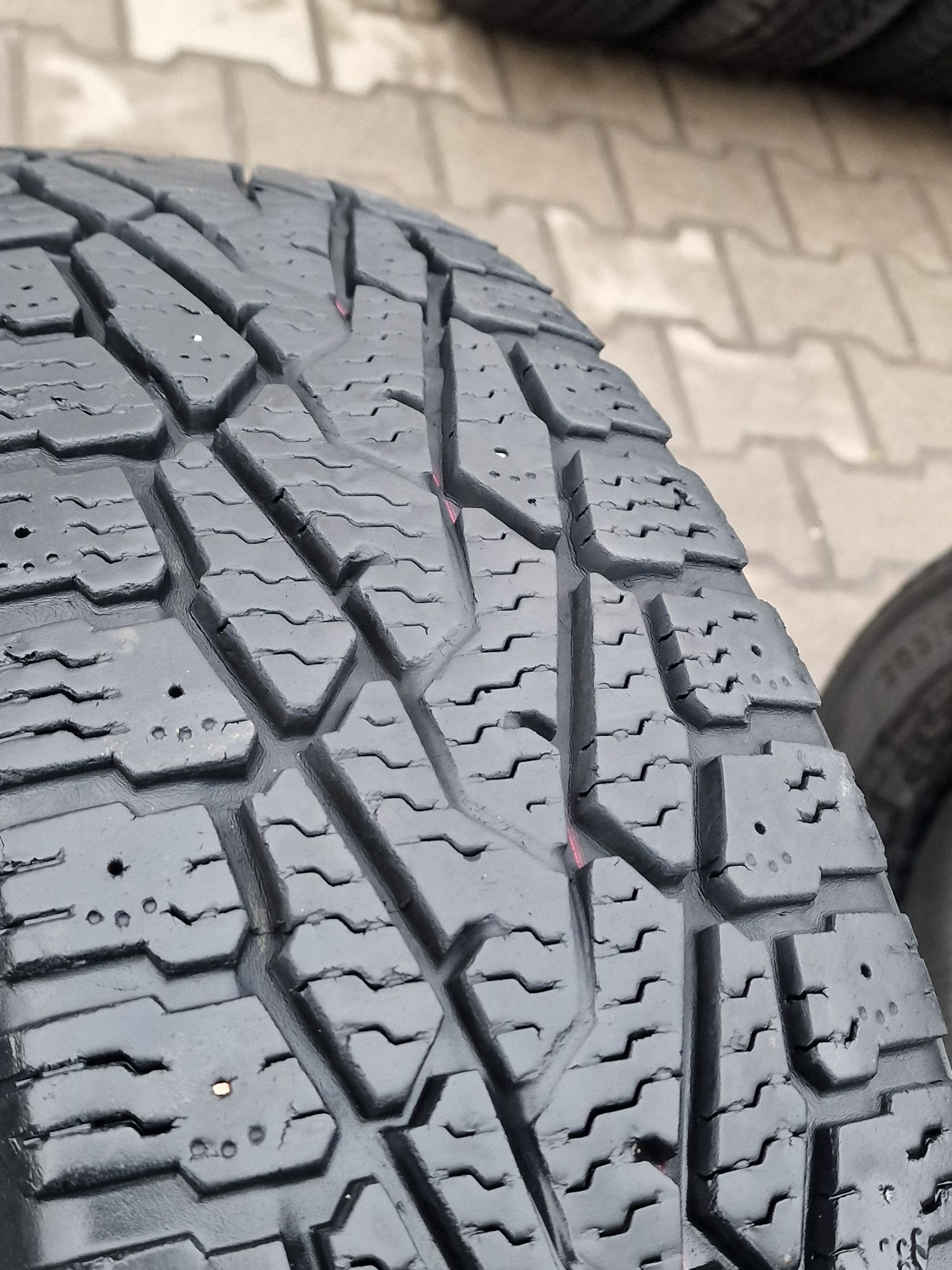 225 75 17 nokian