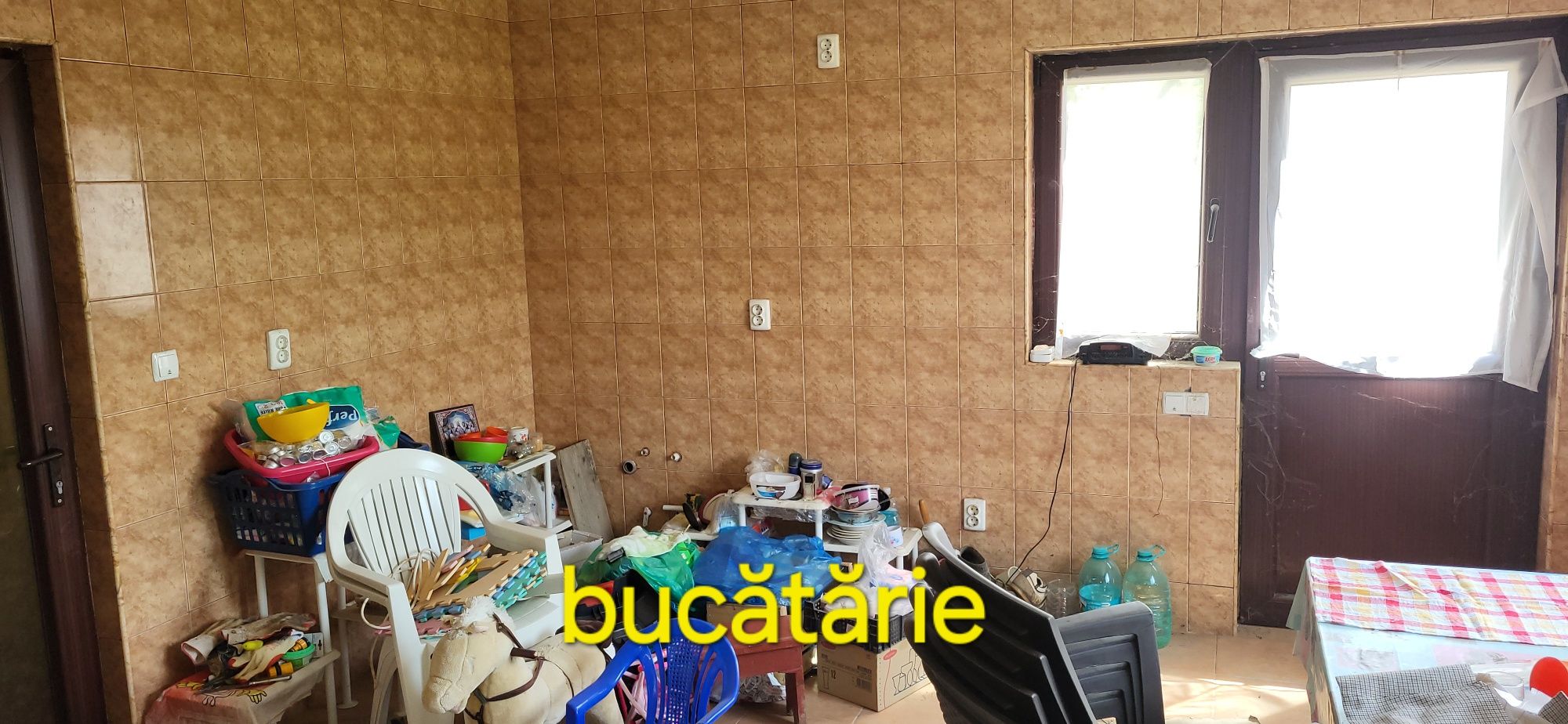 Sat Dârza,  comuna Crevedia,  Teren 2400 mp cu 2 case în oglindă