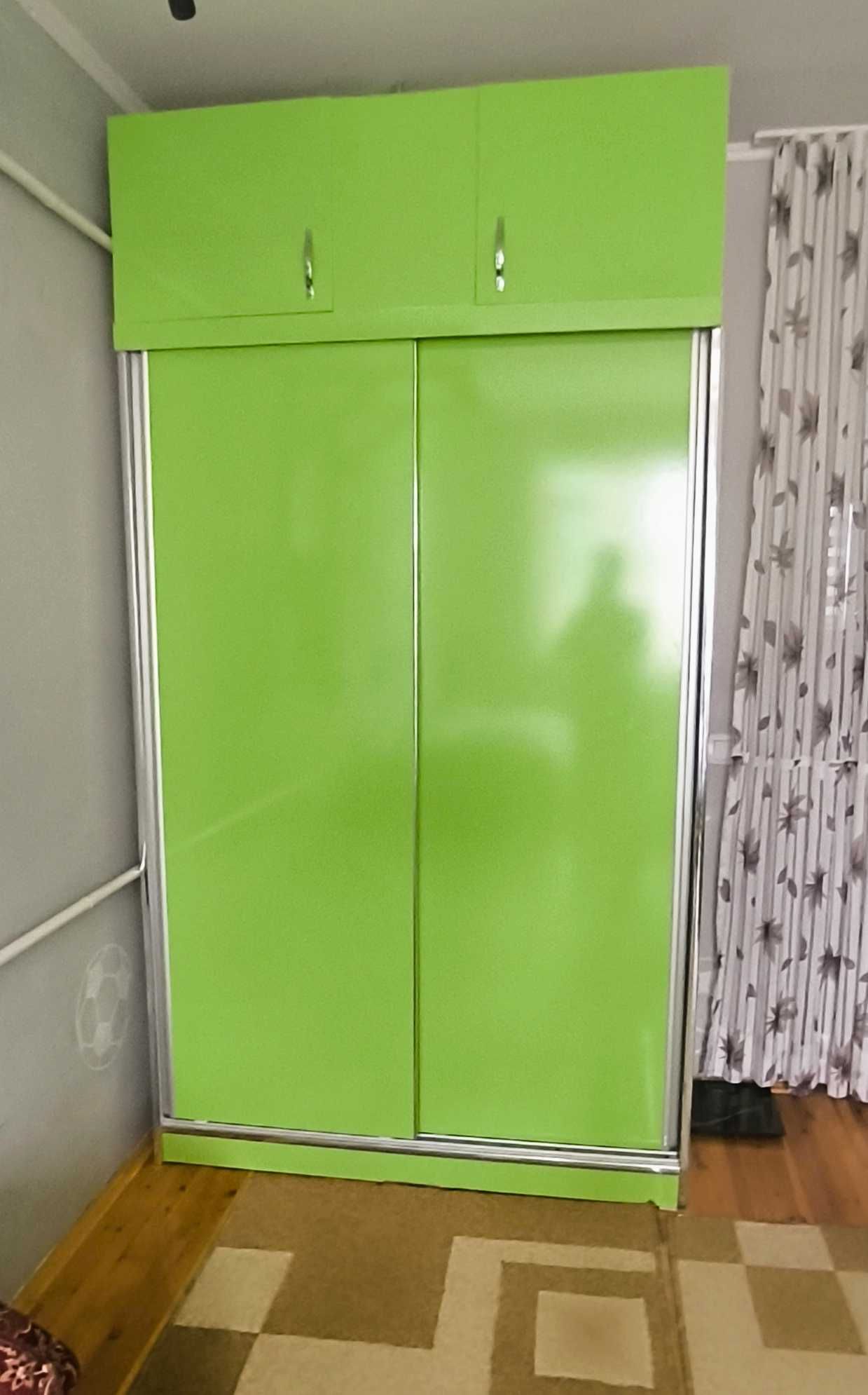 Продам комплект детской мебели