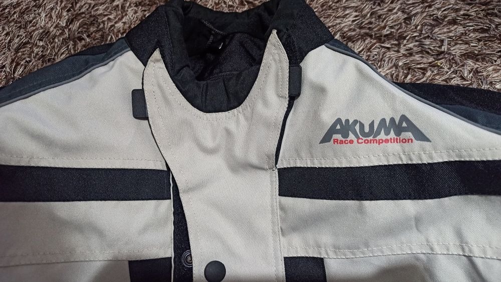 Vând geaca moto Akuma