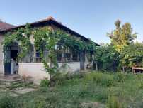 Casă la pădure, locuibilă cu utilități full + teren 11.950mp, 2,5€/mp