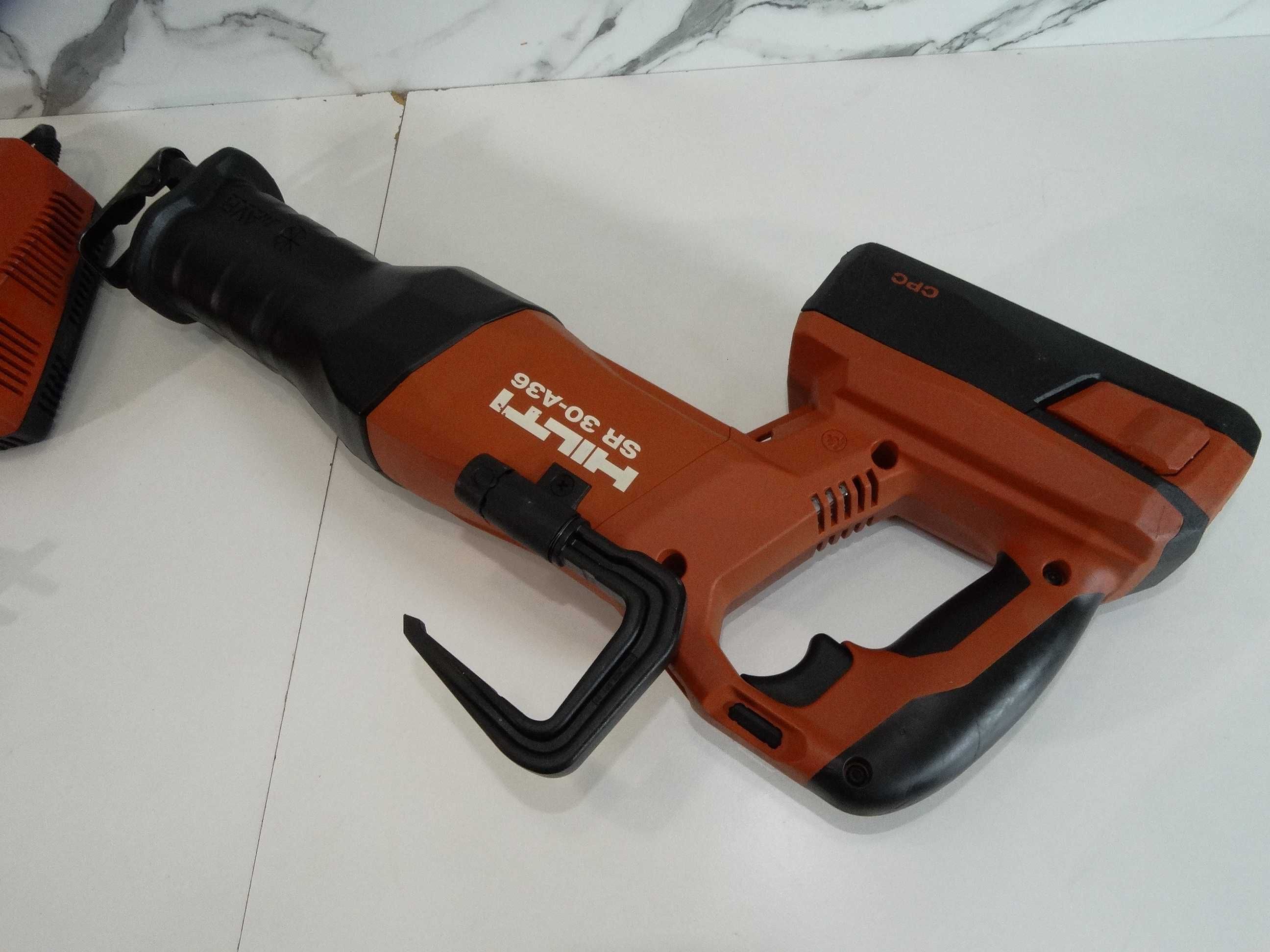 Разпродажба - Hilti SR 30 A36 / 2 x 2,6 Ah - Корав саблен трион 36 V