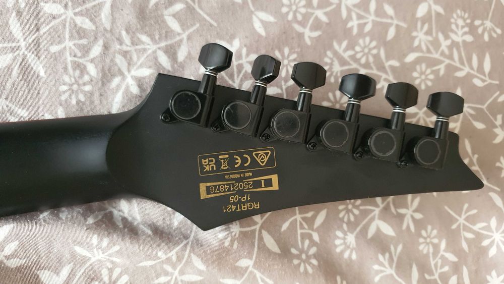 Ел. китара Ibanez RGRT421-WK Weathered Black и Калъф Ibanez IGB540-BK