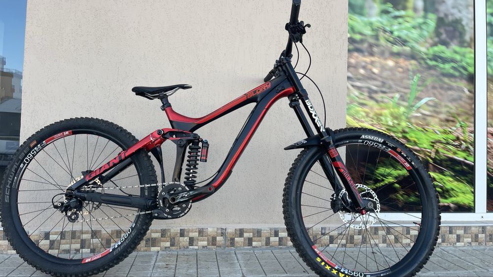 Giant Glory Advanced 1 – DH/27.5/CF/