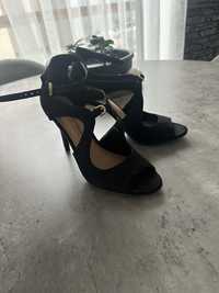 Pantofi cu toc eleganti