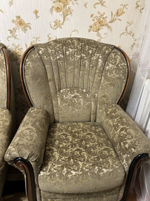 Продам расскалдной диван, два кресла