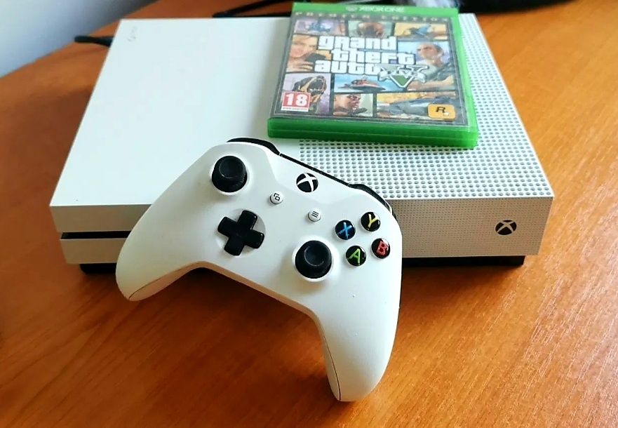 Xbox One S HDR 4K 1T gb Fullbox GTA 5 Edition Fifa Fortnite