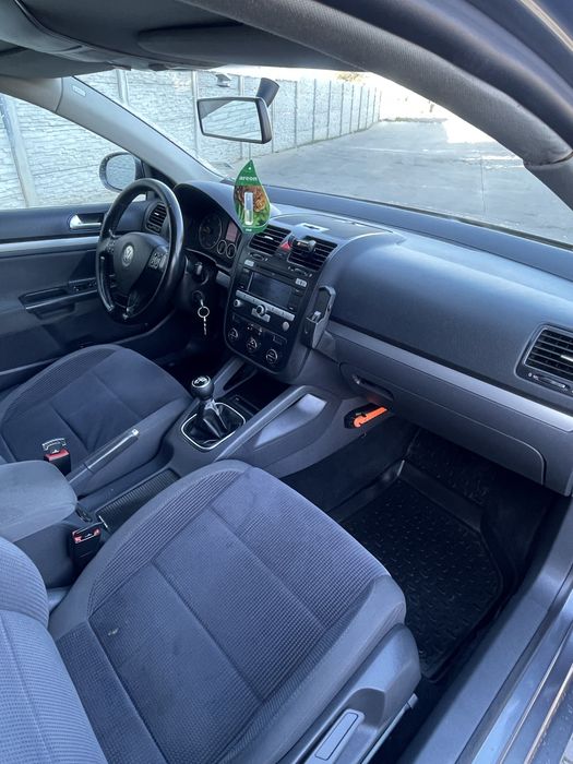 Vând Jetta 1,9 TDI