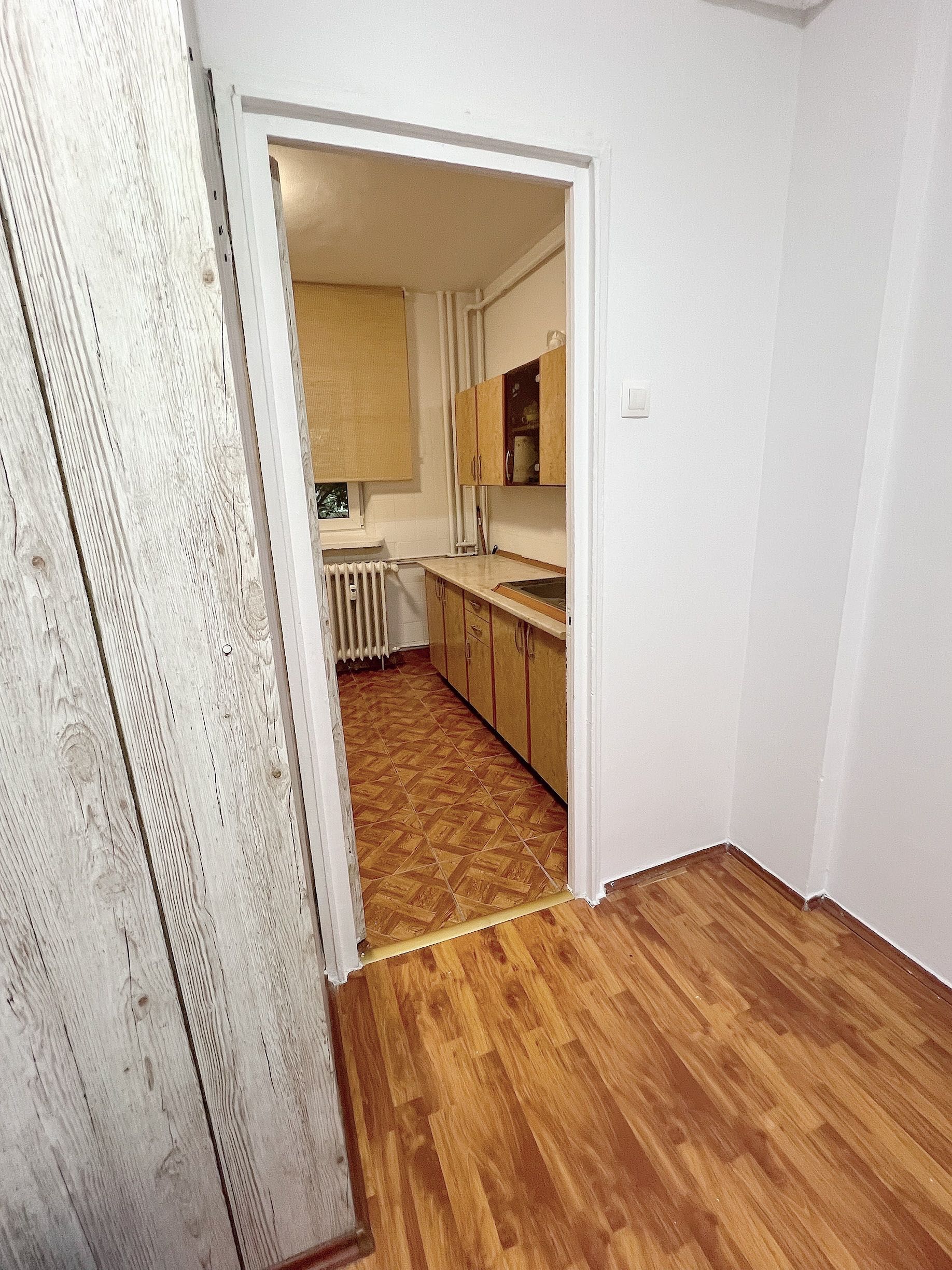inchiriere apartament 3 camere, 2.300lei Berceni