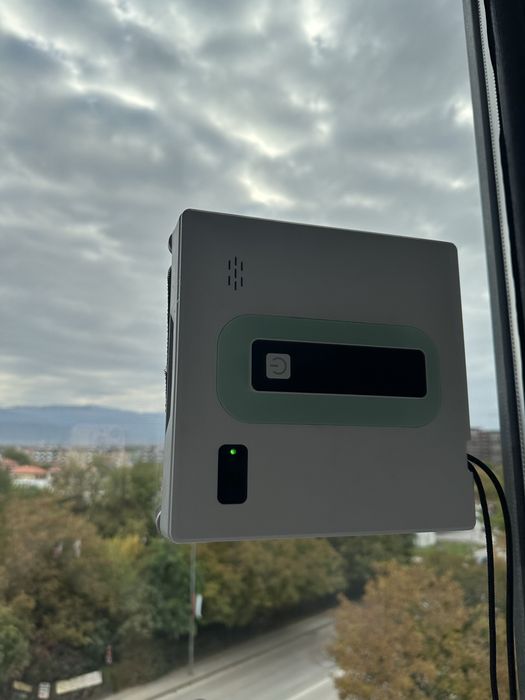 Робот за почистване на прозорци