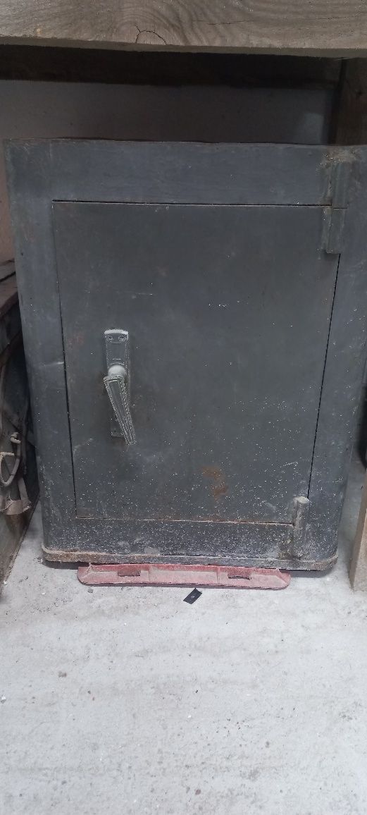 Продам метал сейф