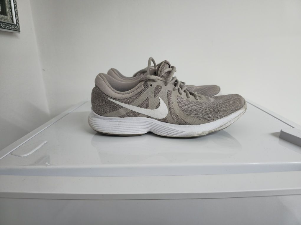 Маратонки   Nike
