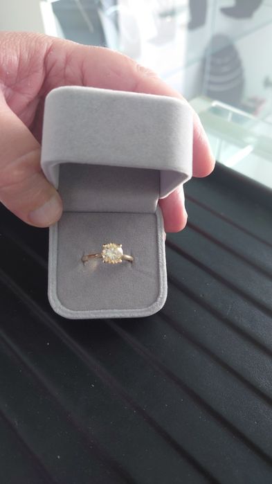 Inel aur cu diamant natural de 2 karatr