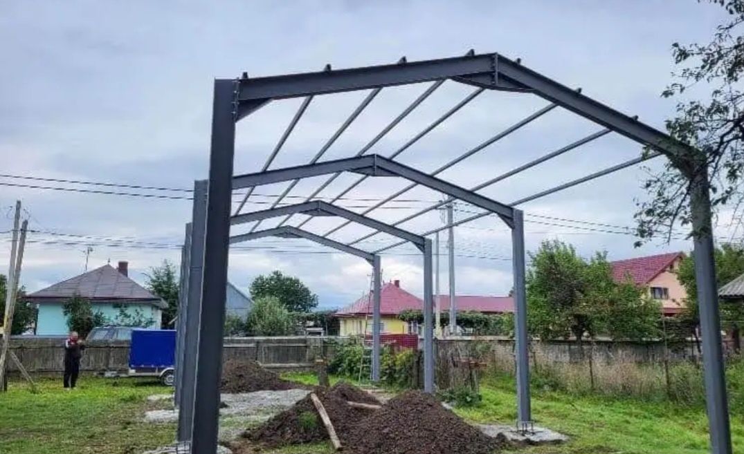 Vand hale metalice la super preț