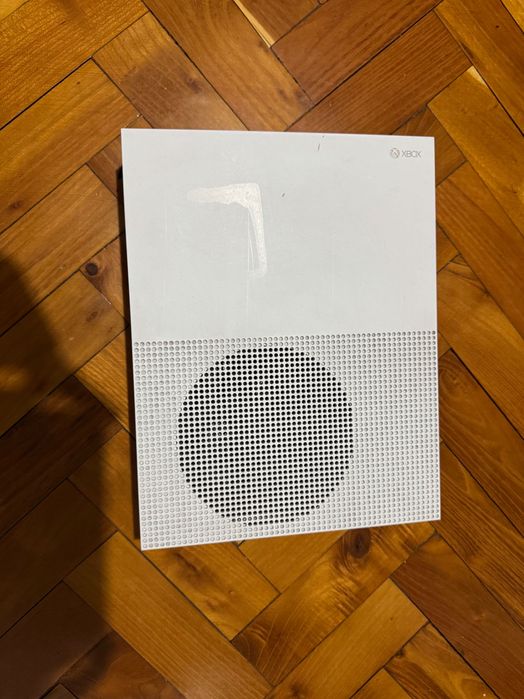 Vand Xbox One S cu jocul Forza Horizon 3 inclus