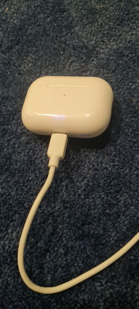 Airpods Pro със зарядно за айфон