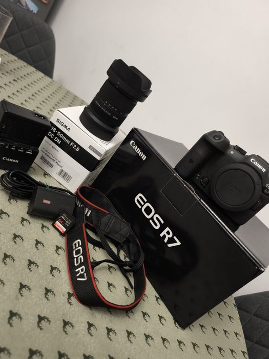 Продавам Canon EOS R7 + Sigma 18-50mm f/2.8 + ПОДАРЪК 64GB SD карта