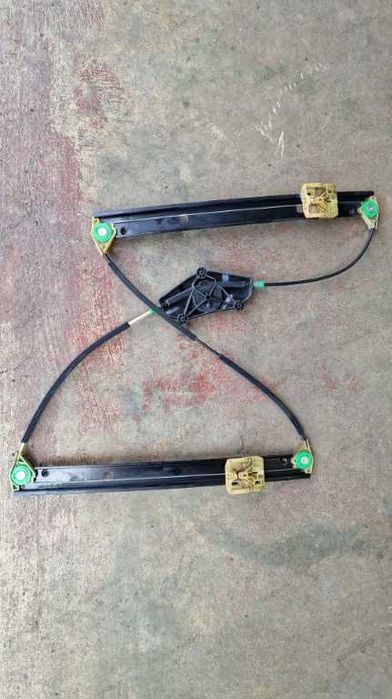 Macara geam dreapta fața Audi A4 B8 cod 8K0 837 462
