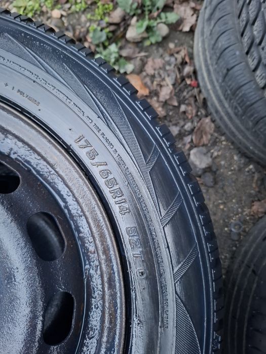 Vand set 4 roti R 14 ford fiesta au anvelope 175 65 14 iarna bune