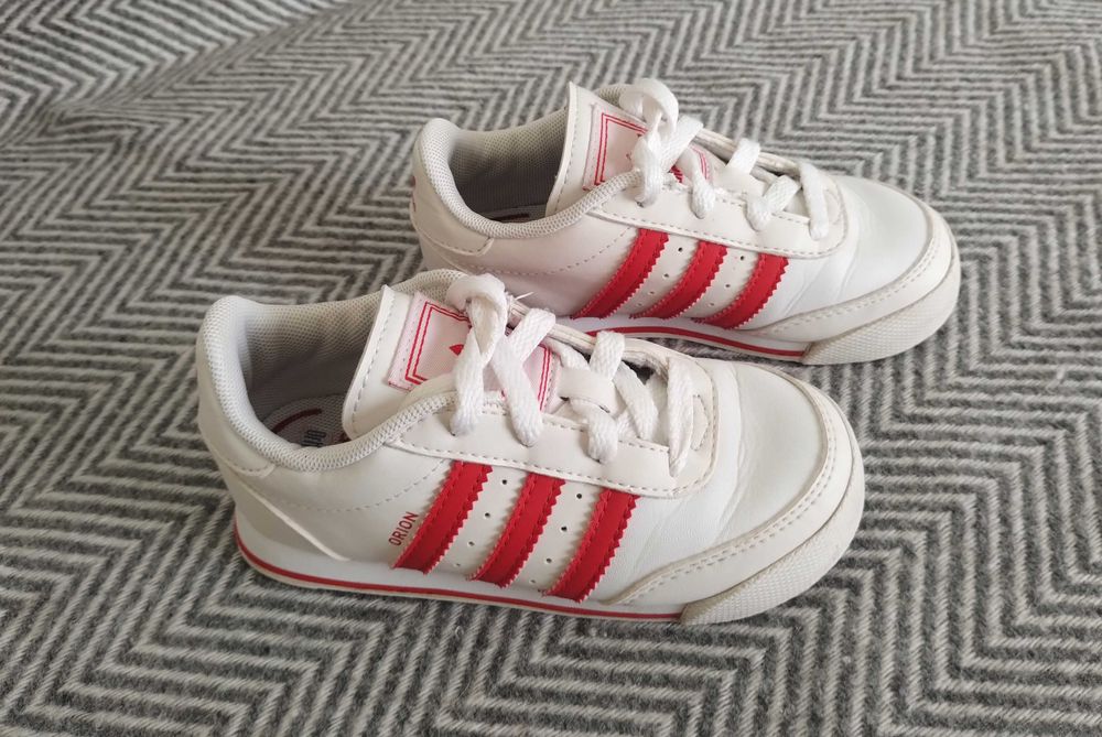 Adidas кожени маратонки номер 25