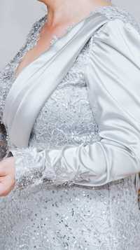 Vând rochie de gală, argintie, mărimea 44-46