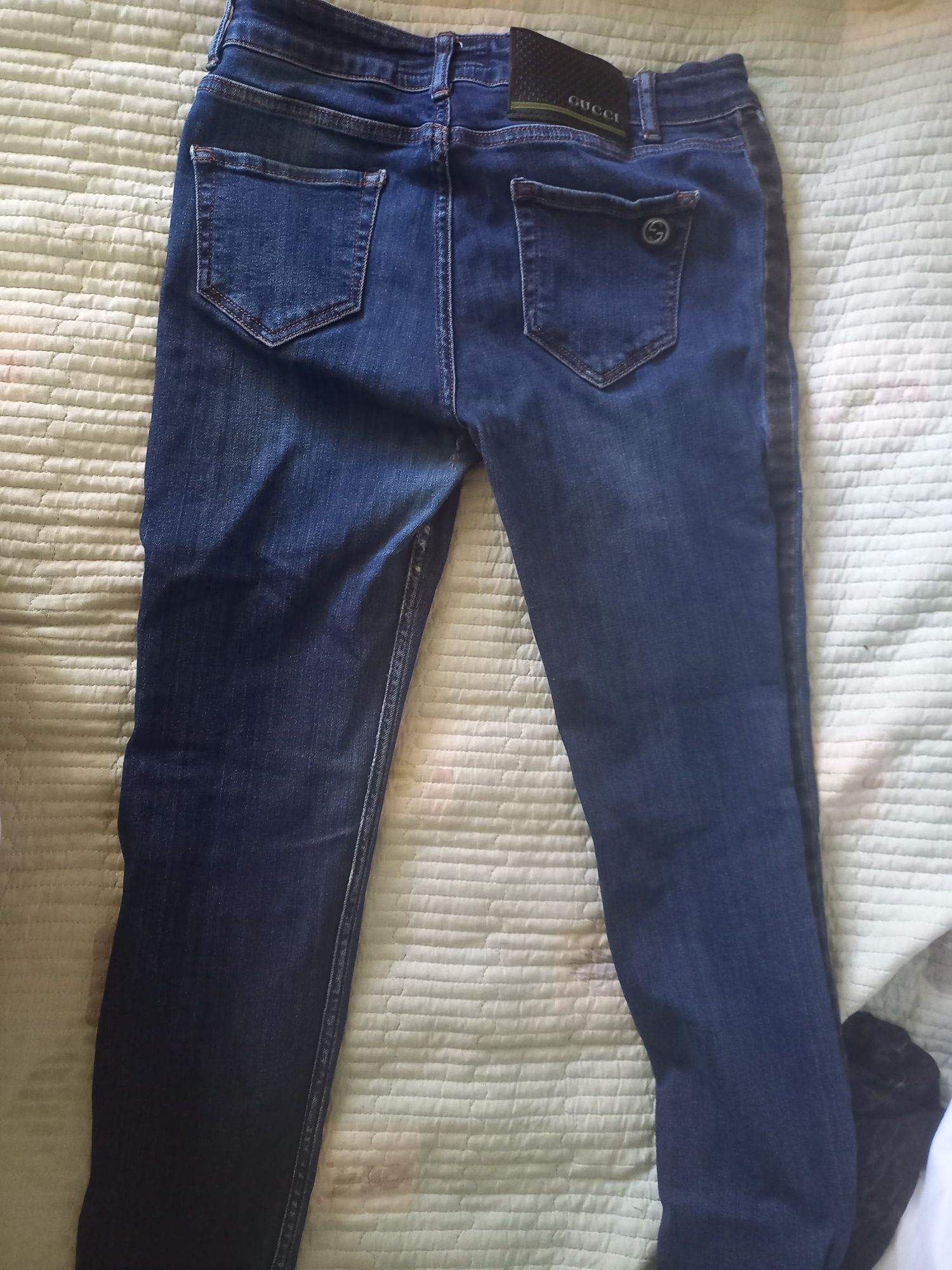 Срочно : продаём джинсы женские
