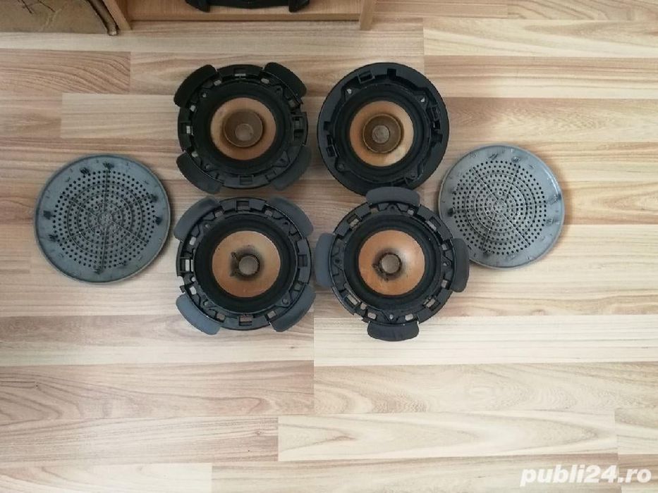 Vând casetofon MP3, LG, fata detasabila, boxe perechi fata/spate Logan