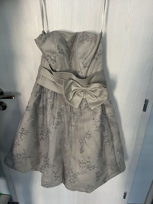 Чисто нова рокля за повод