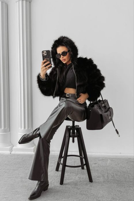 Дамско късо  пухено палто  в кафяво и черно