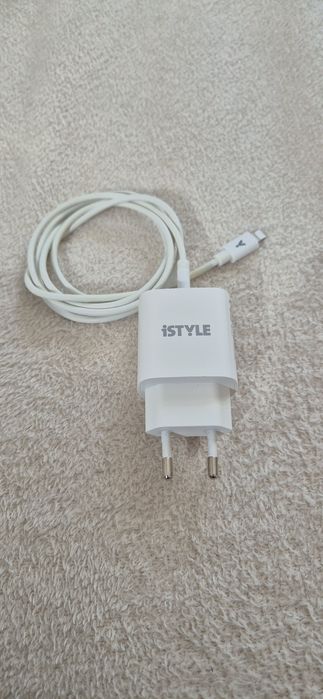 Încărcător 20w iStyle pt Iphone, Ipad sau Apple Watch cu cablu lightni